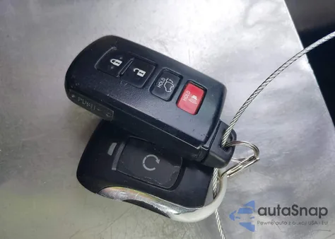 2013 Toyota Rav4 Limited z USA, uszkodzony, nr VIN 2T3DFREV8DW048663